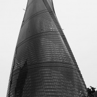 Klein kommt man sich neben dem Shanghai Tower vor